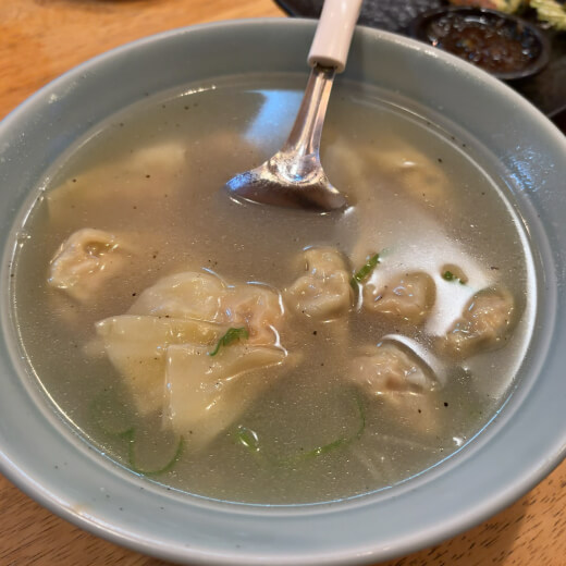 竜　ワンタンスープ